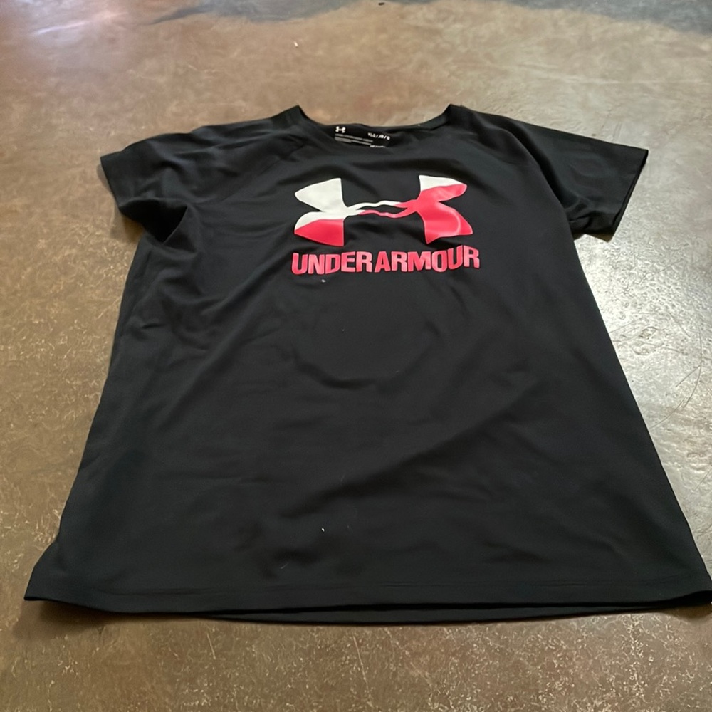 Black under armor shirt size Youth Large